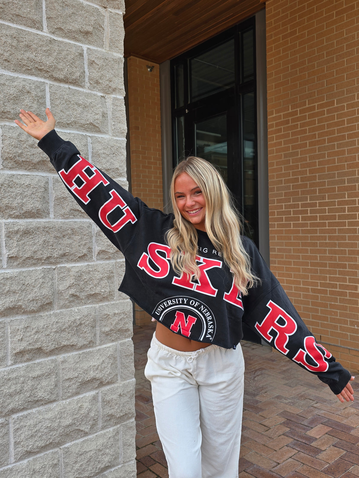 HUSKER CROP SWEATSHIRT