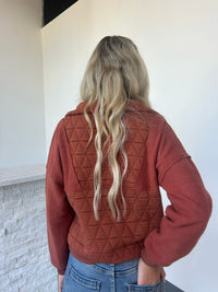 QUILTED HALF ZIP PULLOVER