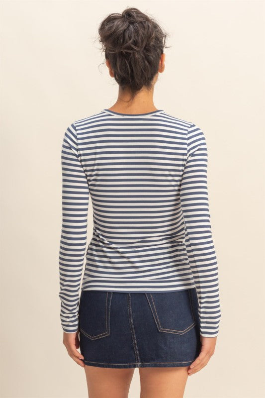 FITTED LONG SLEEVE TOP