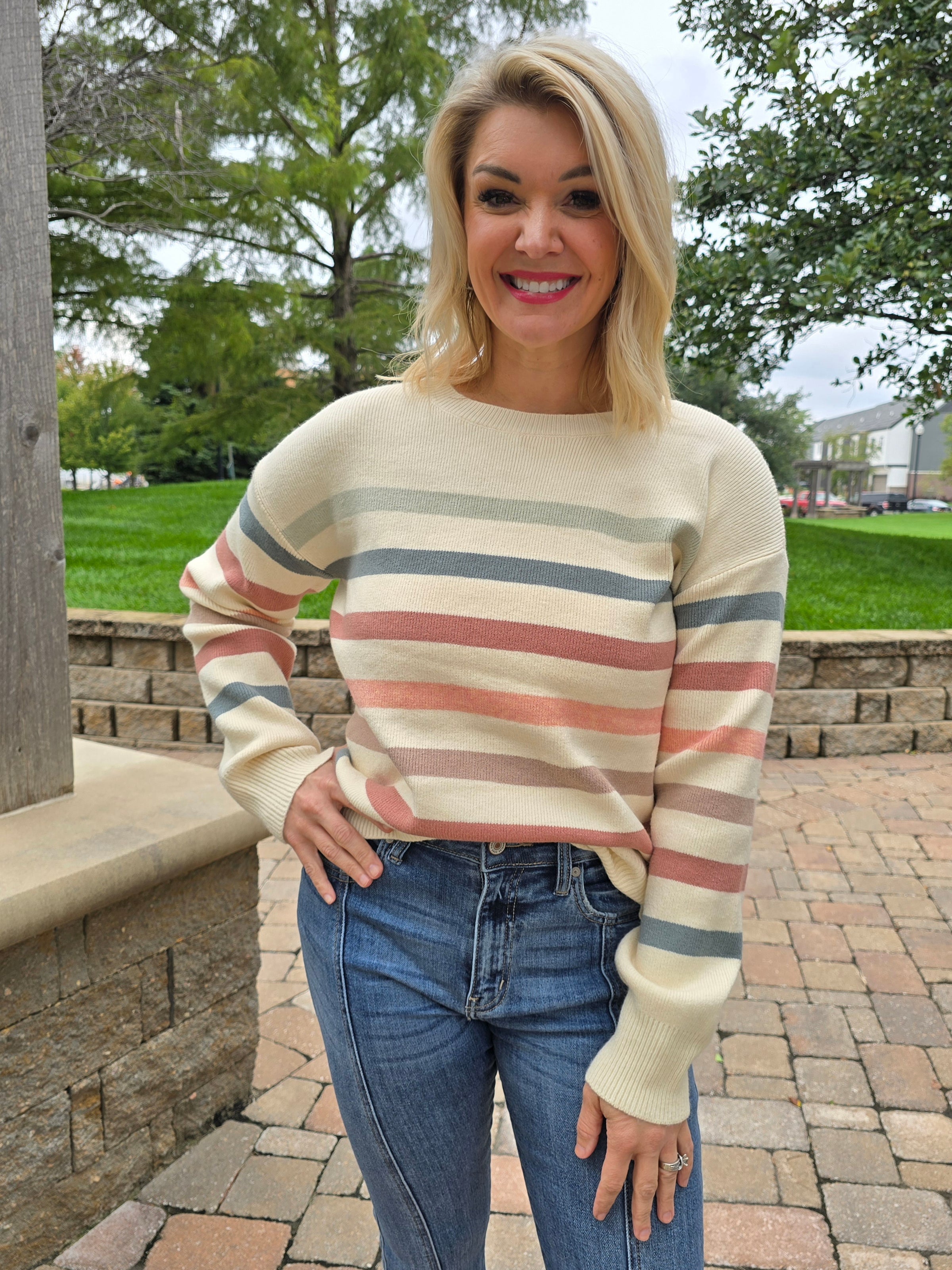 STRIPED CREW NECK SWEATER