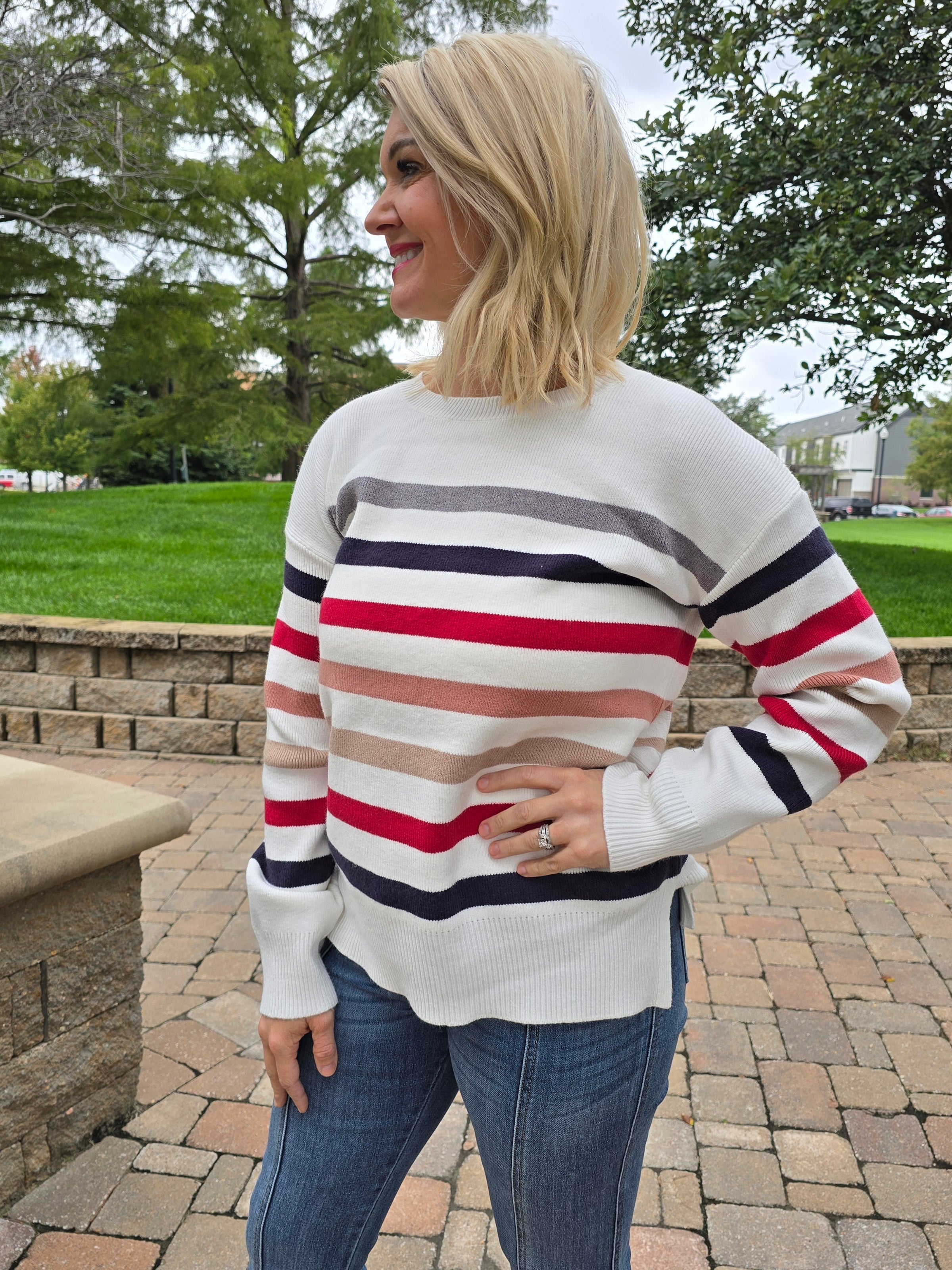 STRIPED CREW NECK SWEATER