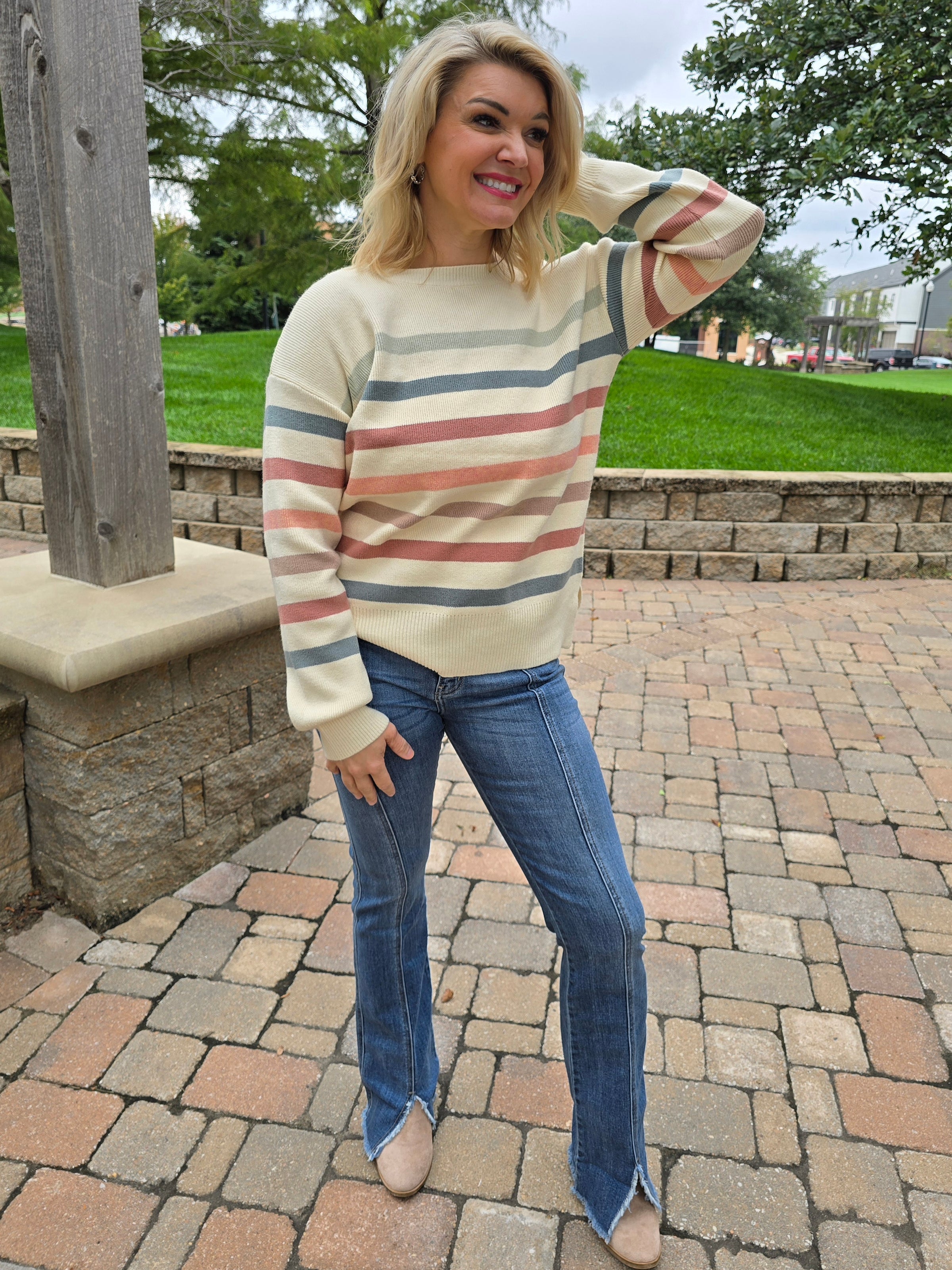STRIPED CREW NECK SWEATER