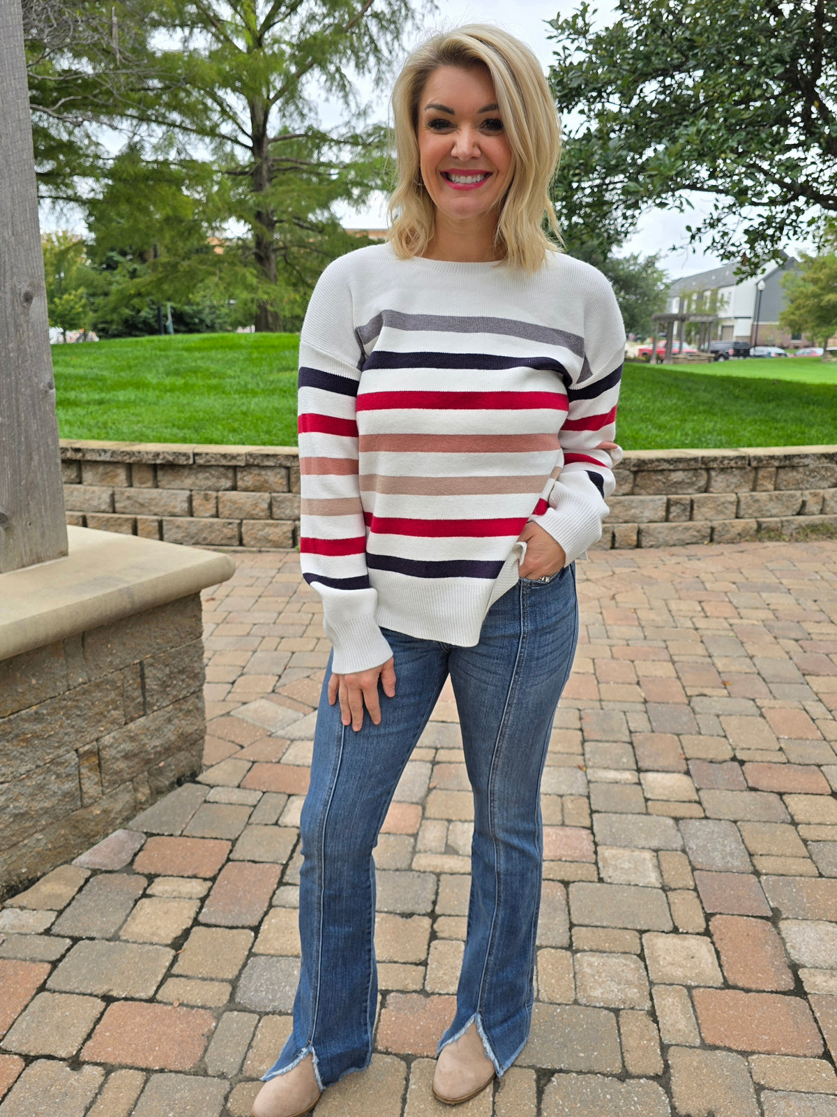 STRIPED CREW NECK SWEATER