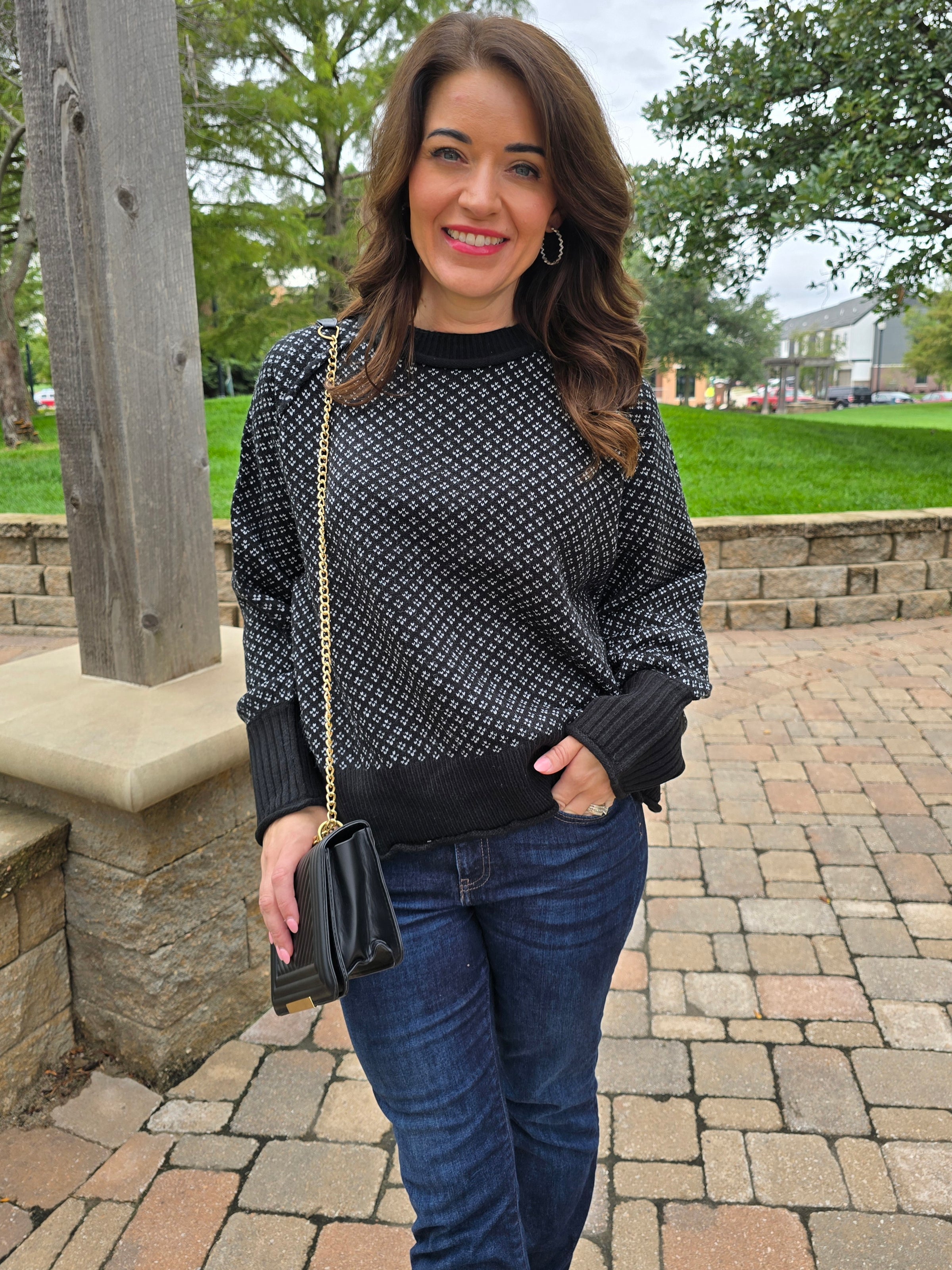LONG SLEEVE KNIT SWEATER