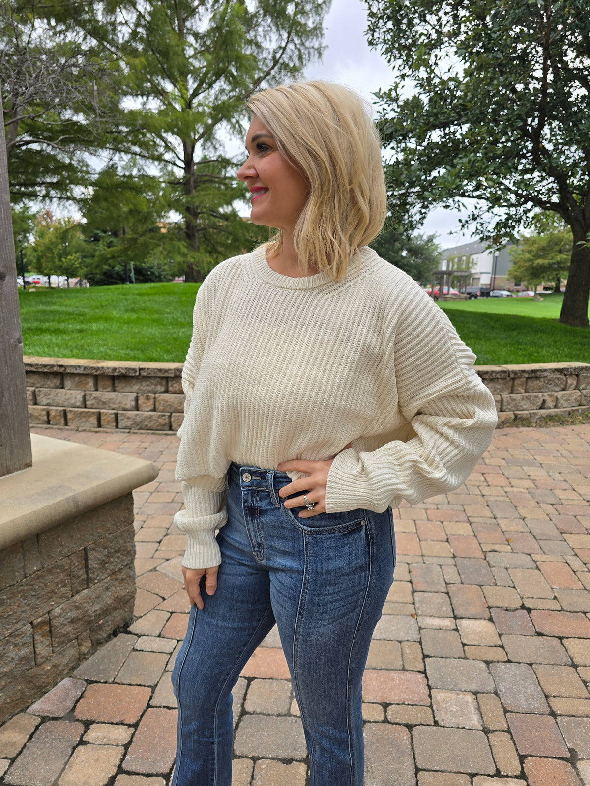 CROPPED KNIT SWEATER